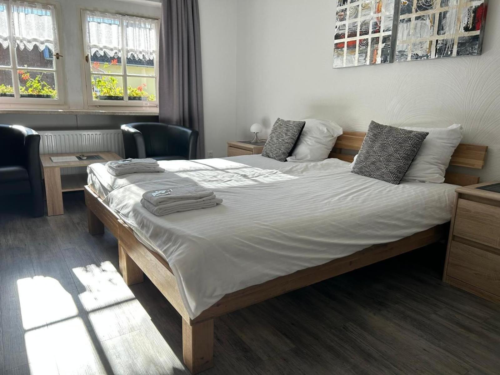 Garni Hotel Im Fachwerkhof 심머라스 외부 사진