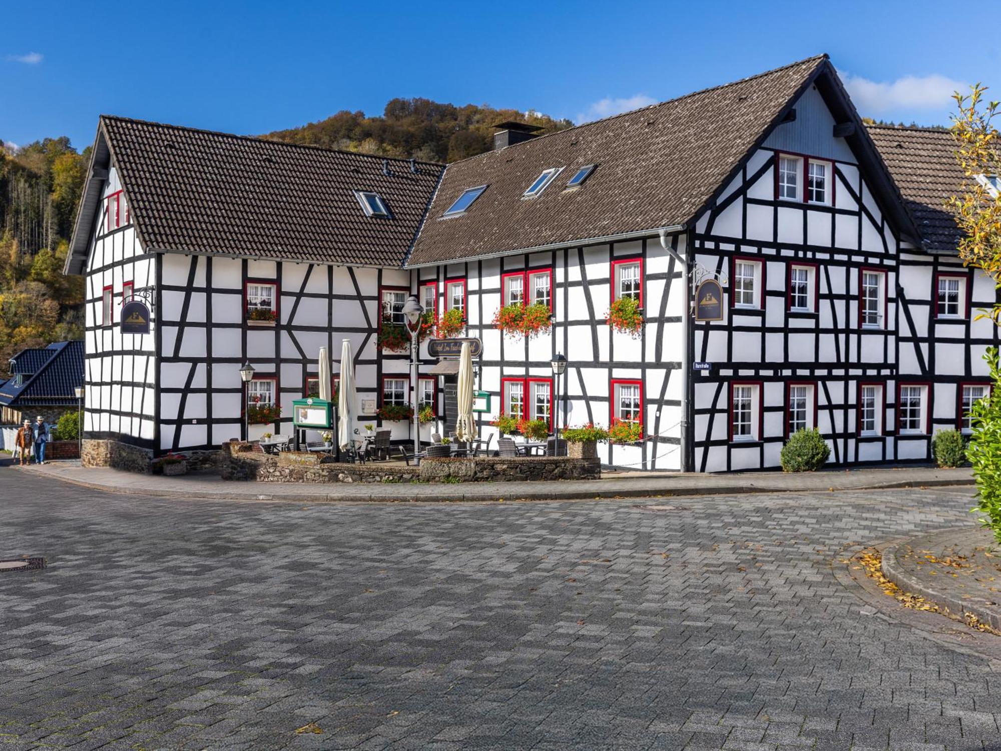 Garni Hotel Im Fachwerkhof 심머라스 외부 사진