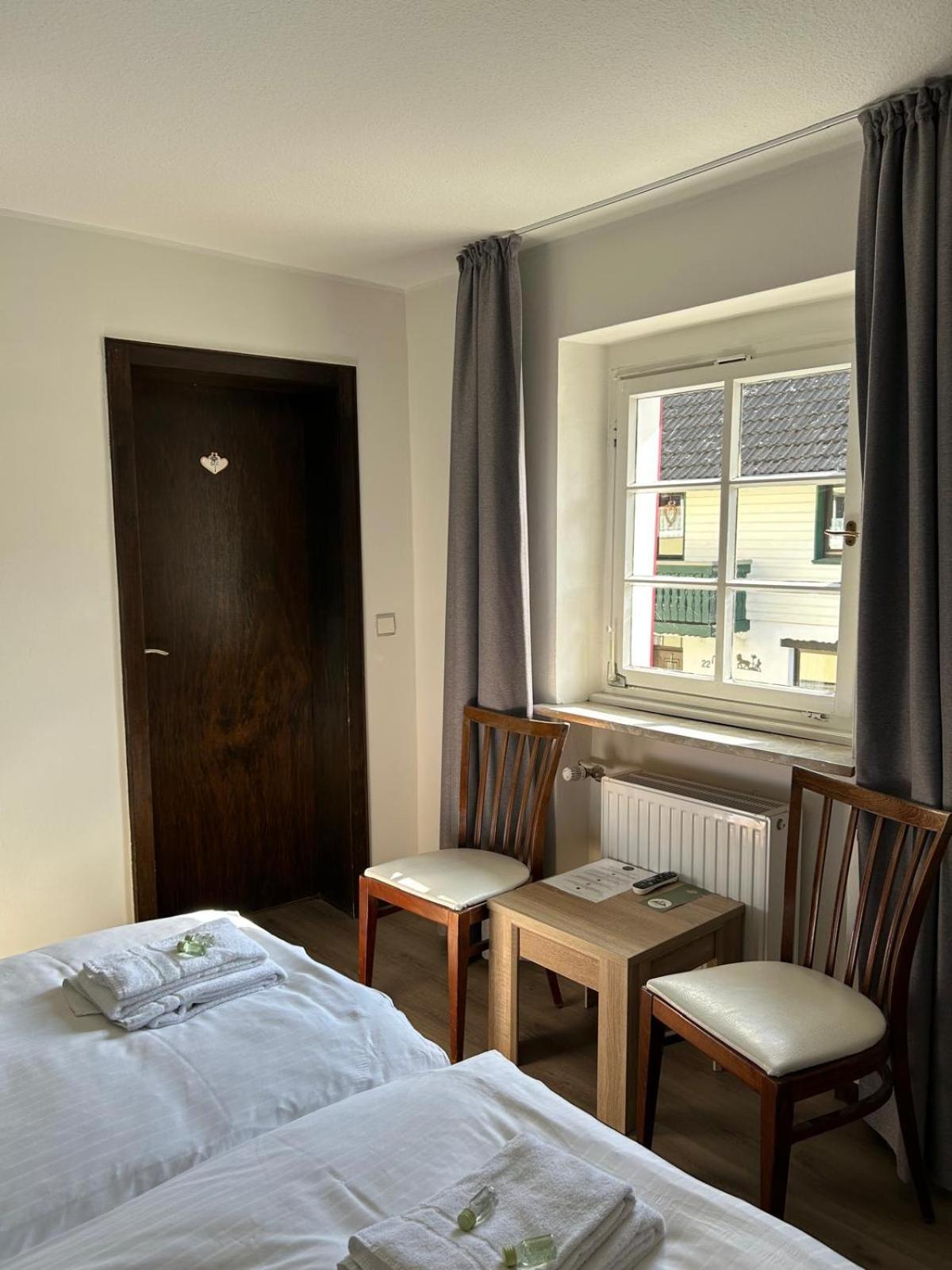 Garni Hotel Im Fachwerkhof 심머라스 객실 사진